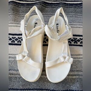 SHEIN Women’s White Strappy Platform Sandals Size 8